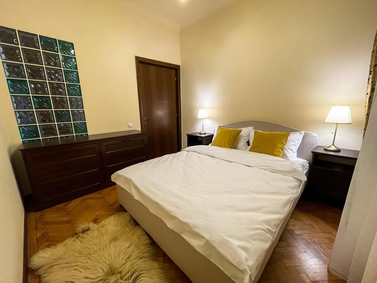 Central Apartment W/ Fire Place - Ground Floor Bükreş