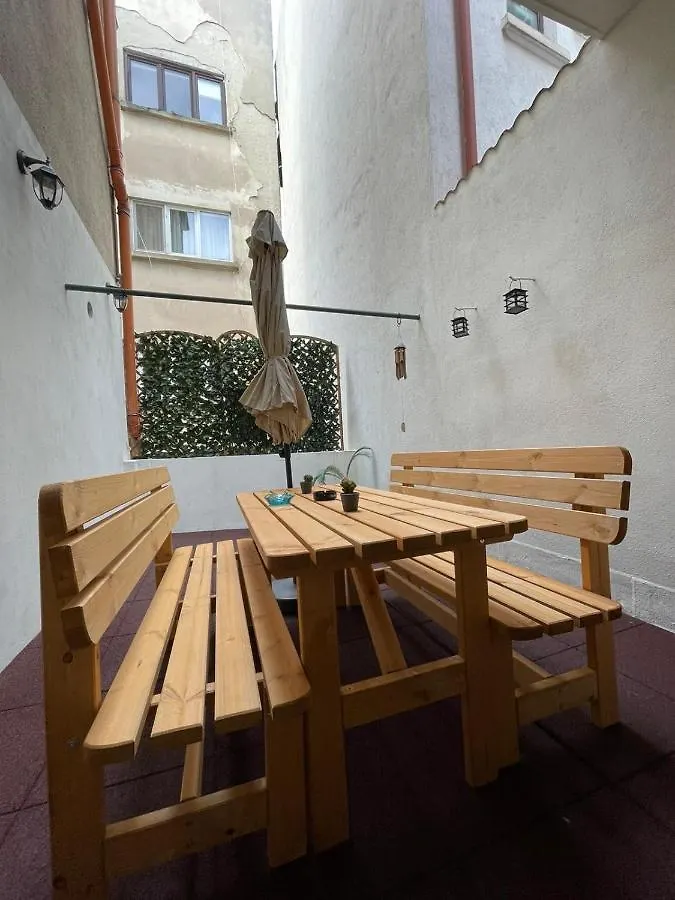 Central Apartment W/ Fire Place - Ground Floor Bükreş 0*,  Romanya